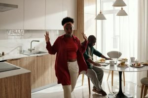 These are the 4 Big Signs She Is a Player 1 Inconsistent Communication